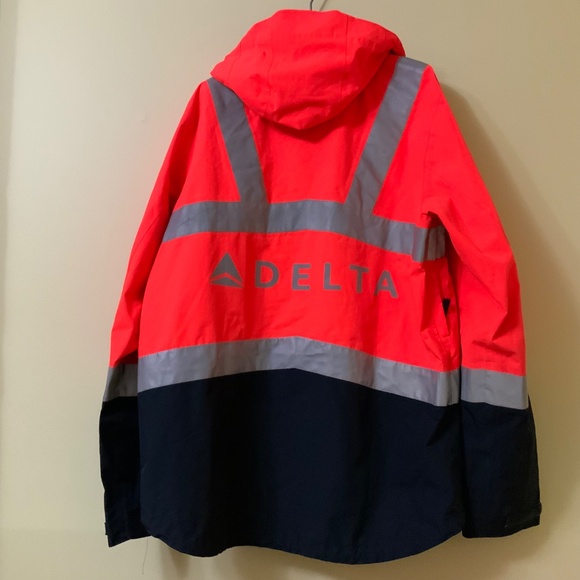 Delta Airlines Waterproof Hooded Reflective Jacket Size M Toll (by Lands End) - Picture 2 of 16